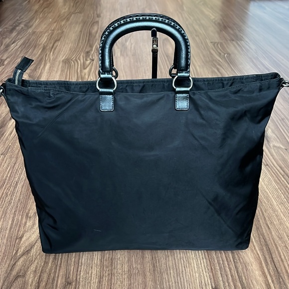 A220 - ๐ฏ % authentic Prada tote bag - Picture 3 of 16